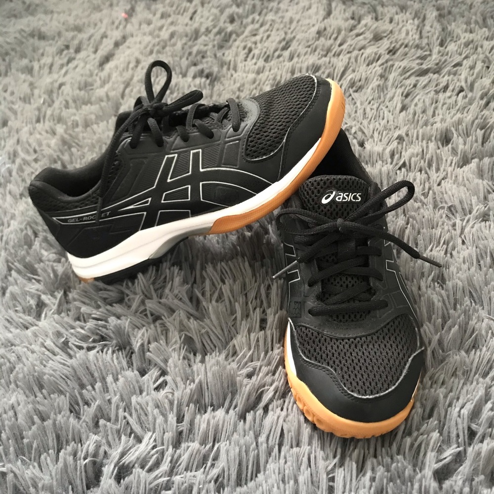 ASICS gel bottoms sports shoes